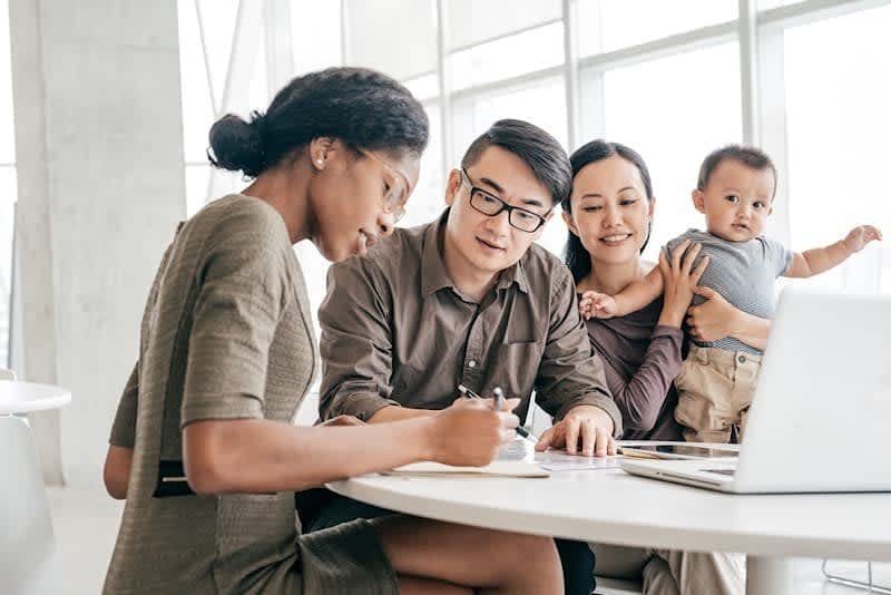 10 Must-Know Pros and Cons of an Accounting Career